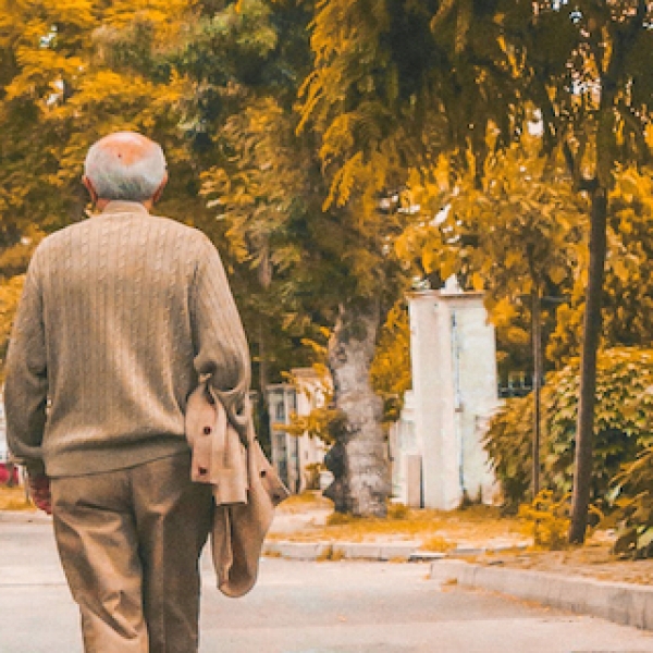 Se sentir plus jeune protège les adultes âgés du stress et du déclin de leur santé